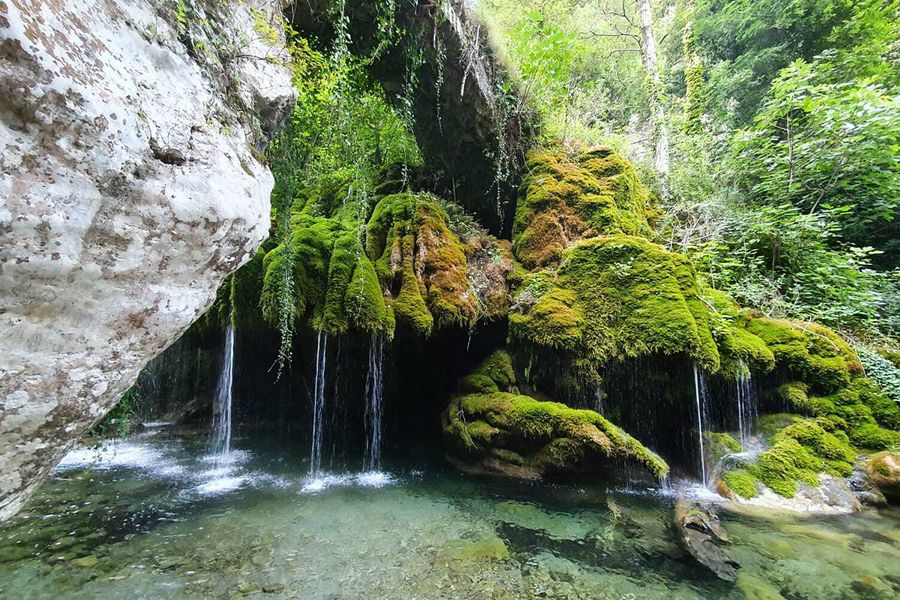 Ongerepte zandstranden naast oude Griekse tempels en olijfgaarden bij Nationaal Park Cilento, Vallo di Diano e Alburni in Italië, een van de mooiste natuurparken van Europa uit albelli's gids.