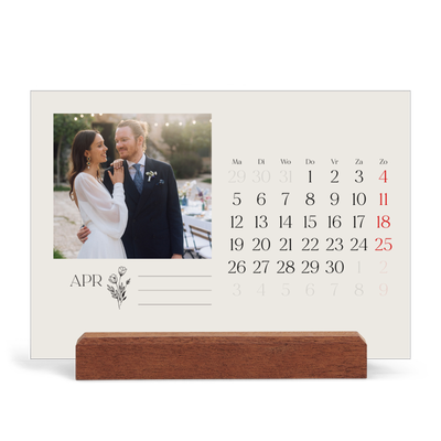 Bureaukalender met houten standaard  — Initialen in bloei [April]