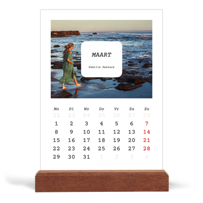 Bureaukalender met houten standaard  — Het volledige verhaal [Maart]