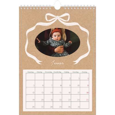 Fotokalender A4 (20 x 30 cm) — Kraft en strik [Januari]