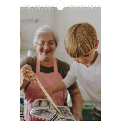 Verjaardagskalenders A4 — Handgeschreven maanden [omslag]