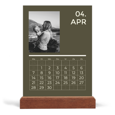 Bureaukalender met houten standaard  — Modern en gedurft [April]