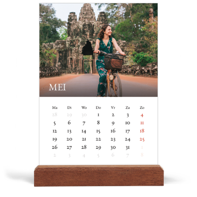 Bureaukalender met houten standaard  — Schreefletters [omslag]