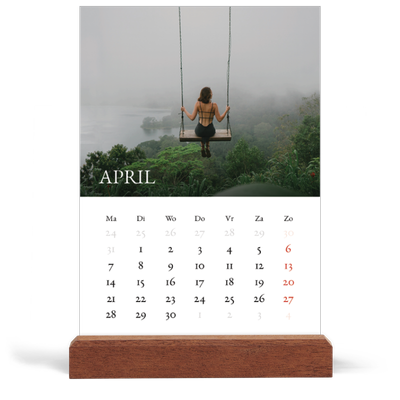 Bureaukalender met houten standaard  — Schreefletters [April]