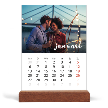 Bureaukalender met houten standaard — Schuingedrukte letters