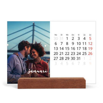 Bureaukalender met houten standaard — Schuingedrukte letters