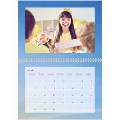 Fotokalender A4 Dubbel (30 x 40 cm) — Wolkenachtergrond [April]