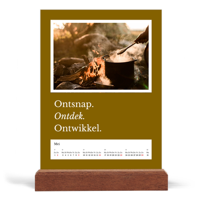 Bureaukalender met houten standaard  — Redactionele Aarde [omslag]