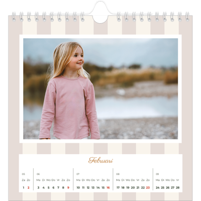 Jaarkalenders vierkant — Schrift en strepen [Februari]