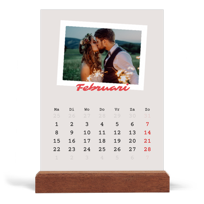 Bureaukalender met houten standaard  — Karmijnrode handtekening [Februari]