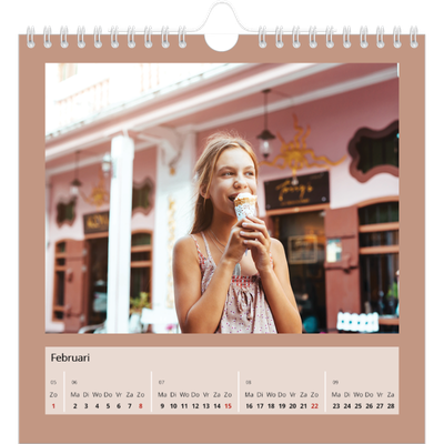 Jaarkalenders vierkant — Achtergrond in aardetinten [Februari]