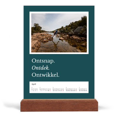Bureaukalender met houten standaard  — Redactionele Aarde [April]
