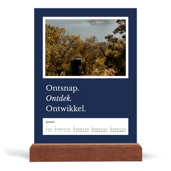 Bureaukalender met houten standaard — Redactionele Aarde